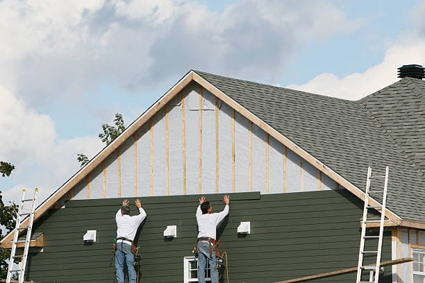 Professional Siding Installation technician working in Beverly, NJ